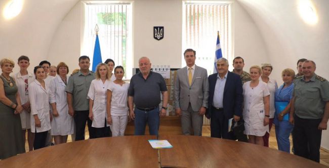 Меценат Пантелис Бумбурас передал большую партию лекарств для бойцов